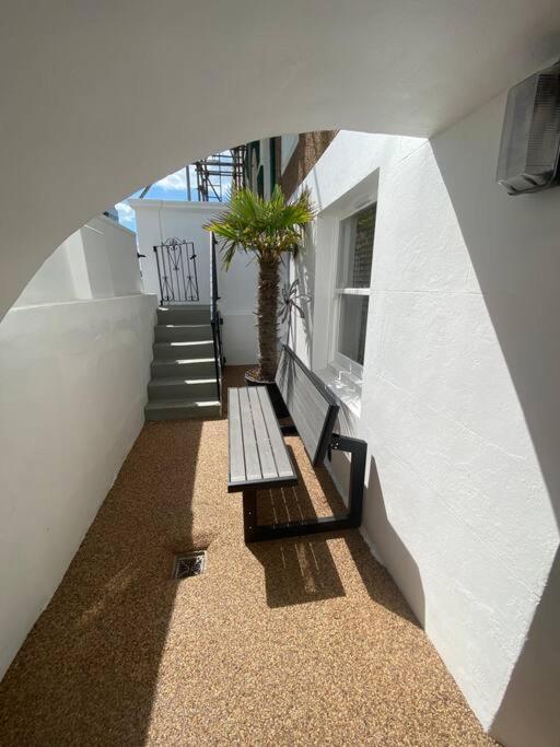 Relaxing Costal Retreat Sleeps Four People Apartment Hastings Exterior photo