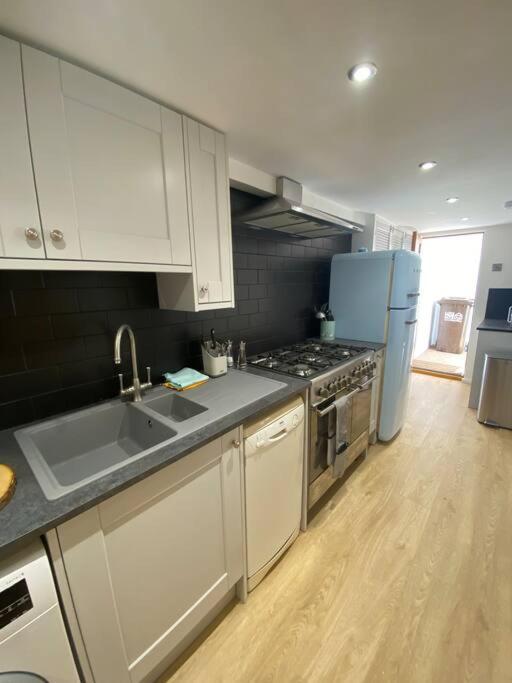 Relaxing Costal Retreat Sleeps Four People Apartment Hastings Exterior photo