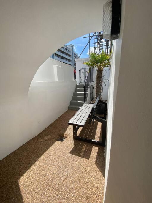 Relaxing Costal Retreat Sleeps Four People Apartment Hastings Exterior photo